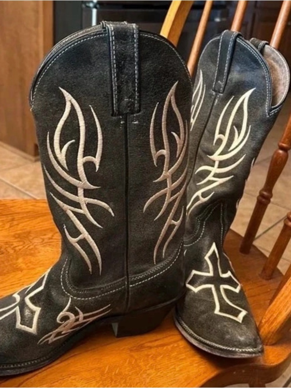 Women’s Justin boots with embroidered crosses and designs